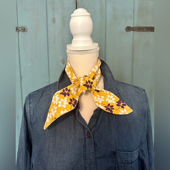 Bundle of Scarves - Picture 3 of 5